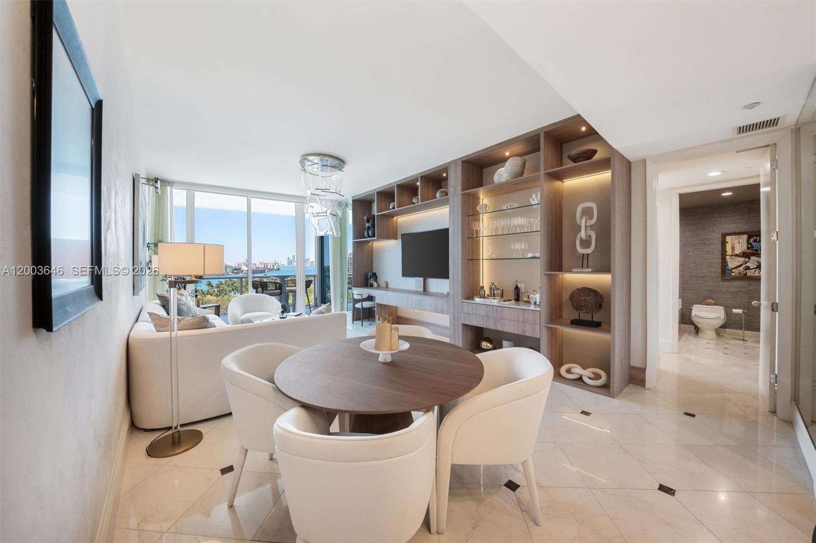 Continuum Unit #702 | Picture 1