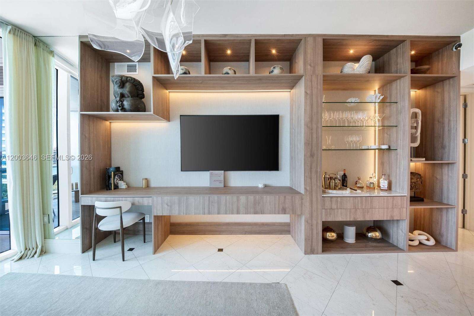 Continuum Unit #702 | Picture 3