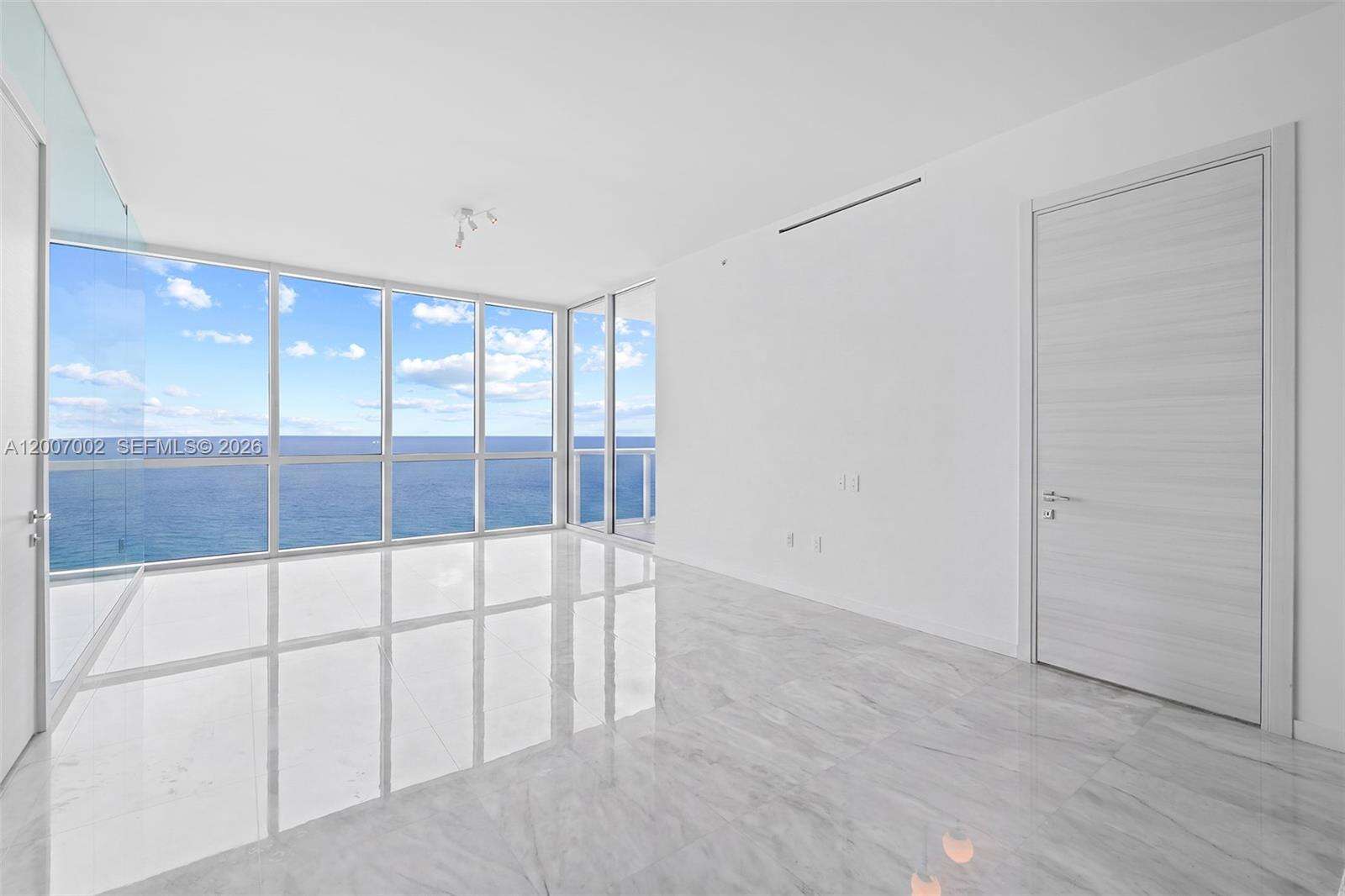 Continuum Unit #2107 | Picture 17