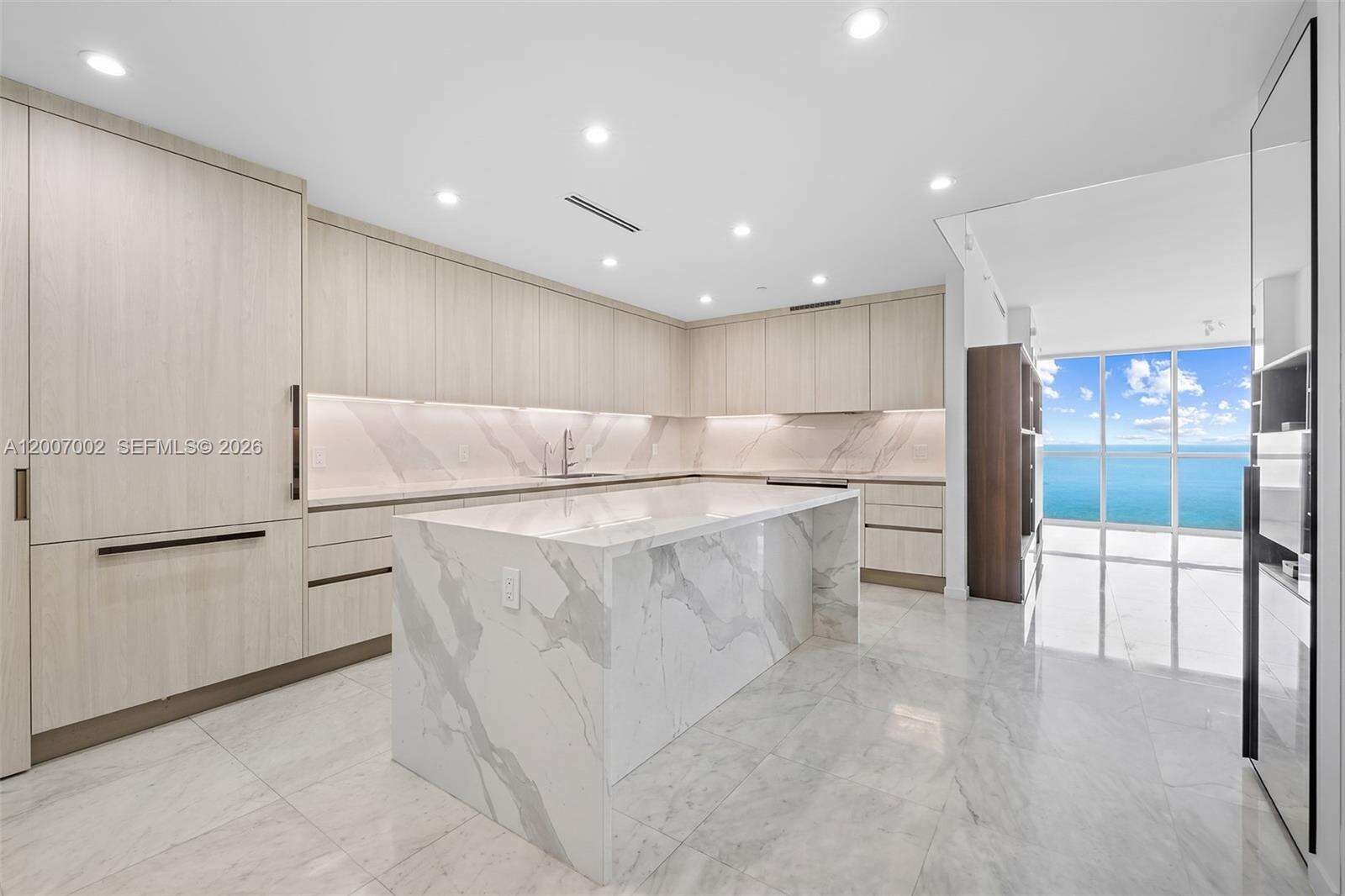 Continuum Unit #2107 | Picture 3