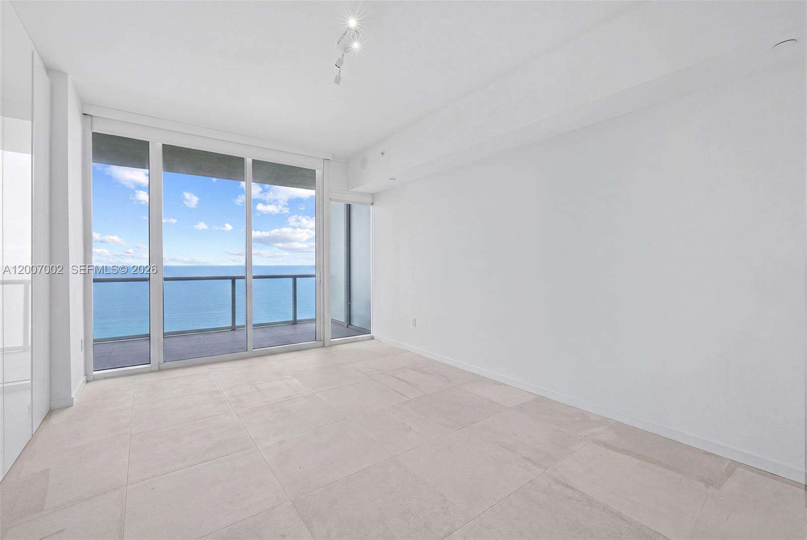 Continuum Unit #2107 | Picture 24