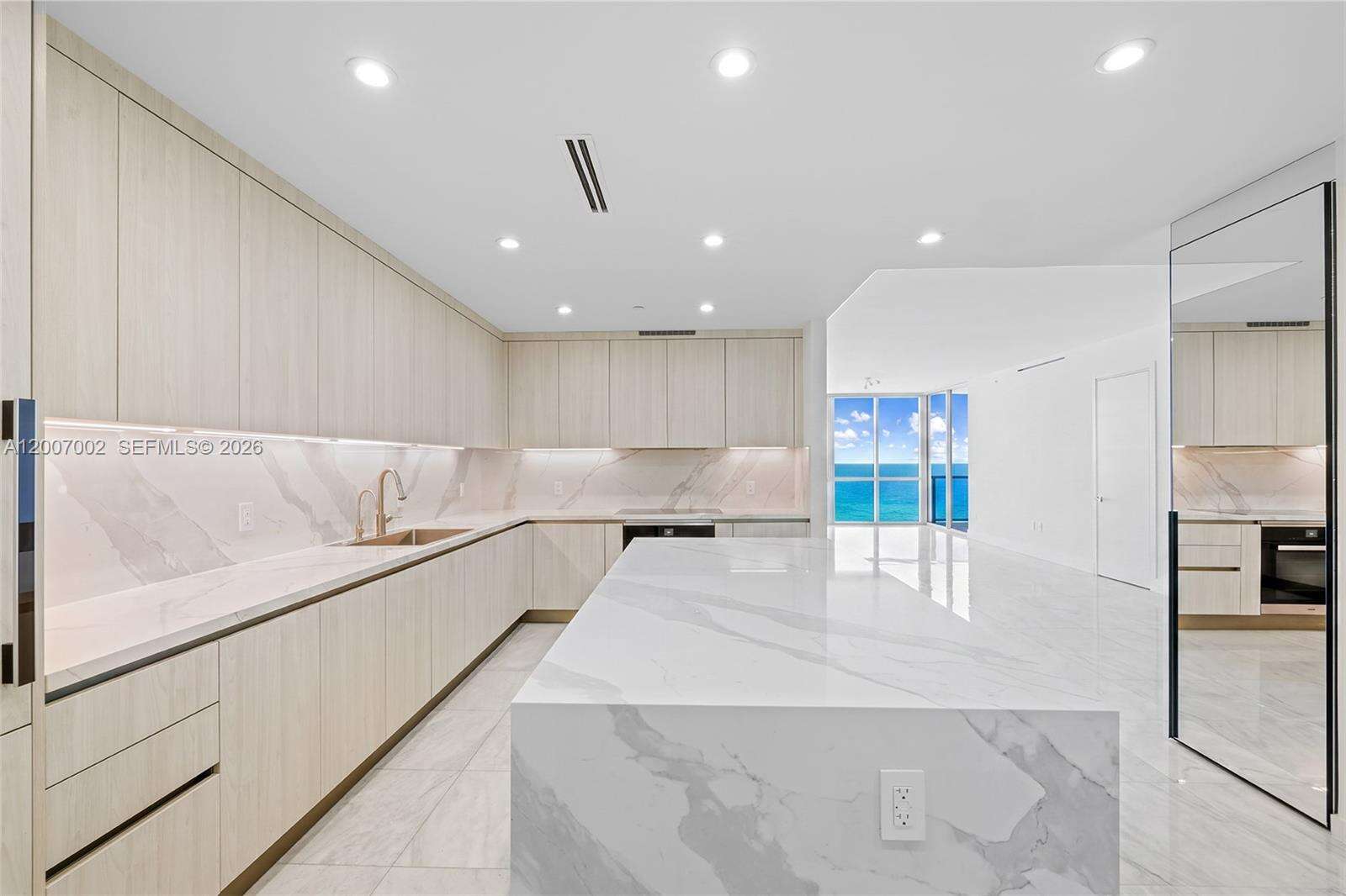 Continuum Unit #2107 | Picture 4