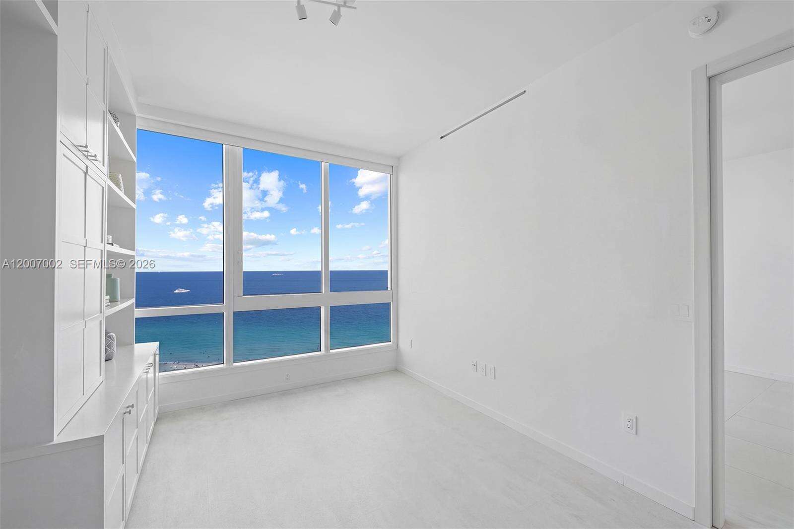 Continuum Unit #2107 | Picture 32