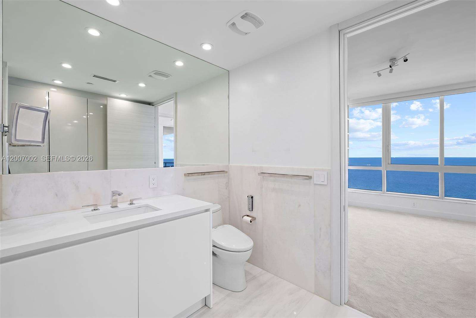 Continuum Unit #2107 | Picture 35