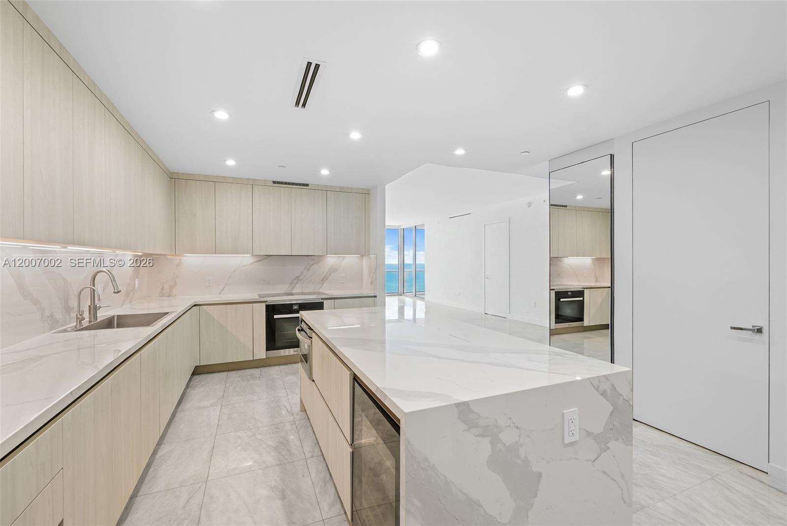 Continuum Unit #2107 | Picture 5