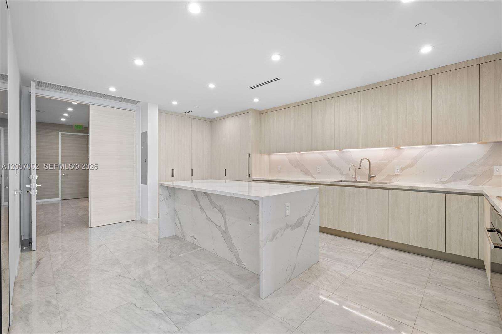 Continuum Unit #2107 | Picture 6