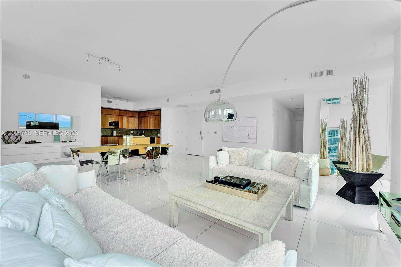 Continuum Unit #2102 | Picture 13