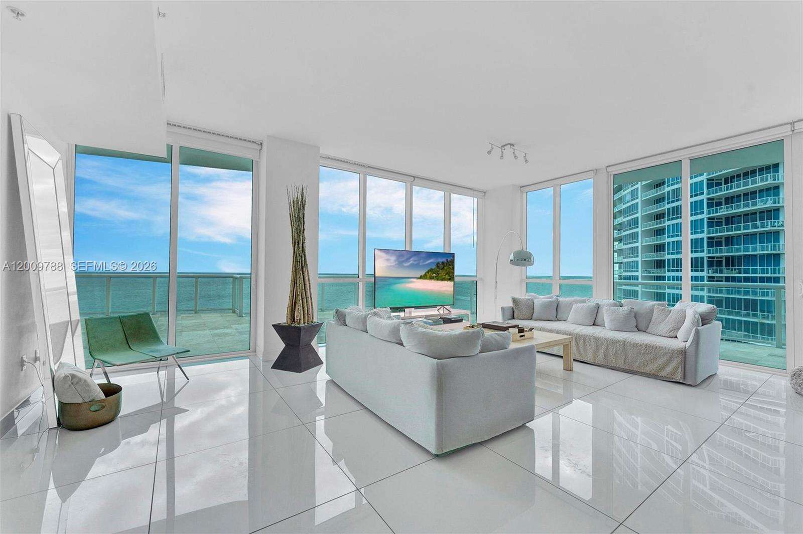 Continuum Unit #2102 | Picture 17