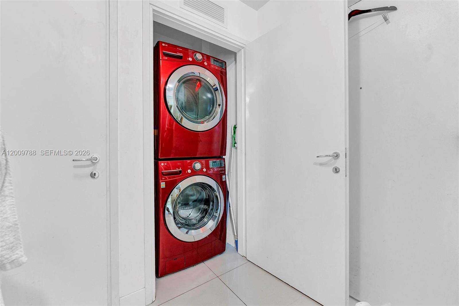 Continuum Unit #2102 | Picture 23