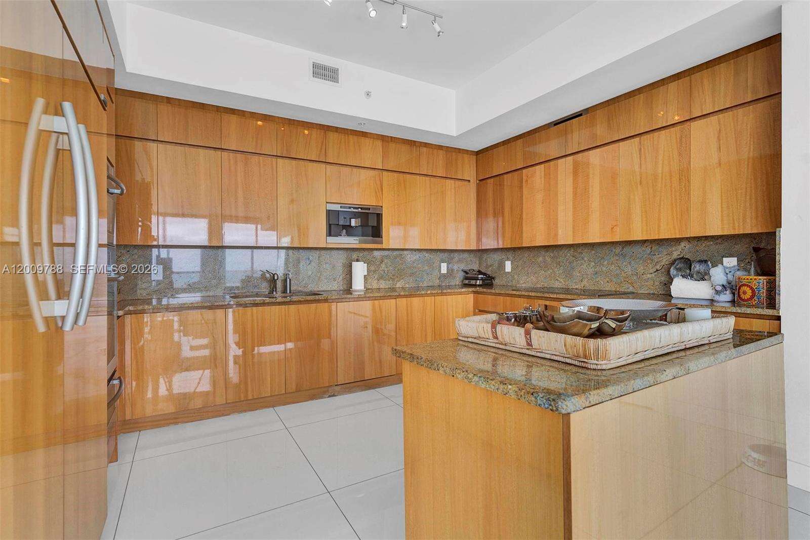 Continuum Unit #2102 | Picture 27