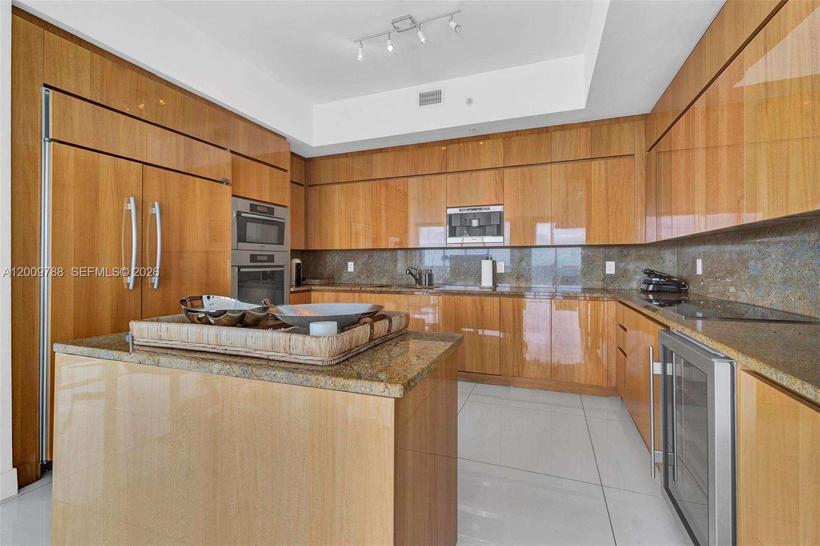 Continuum Unit #2102 | Picture 34