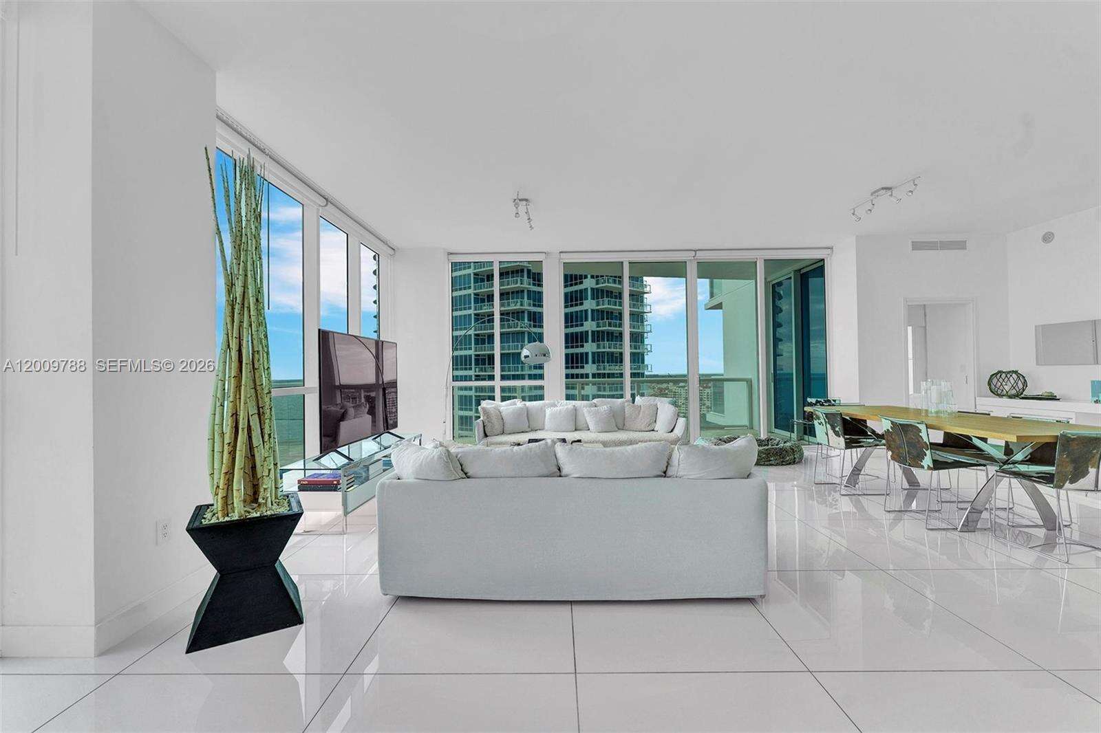 Continuum Unit #2102 | Picture 36