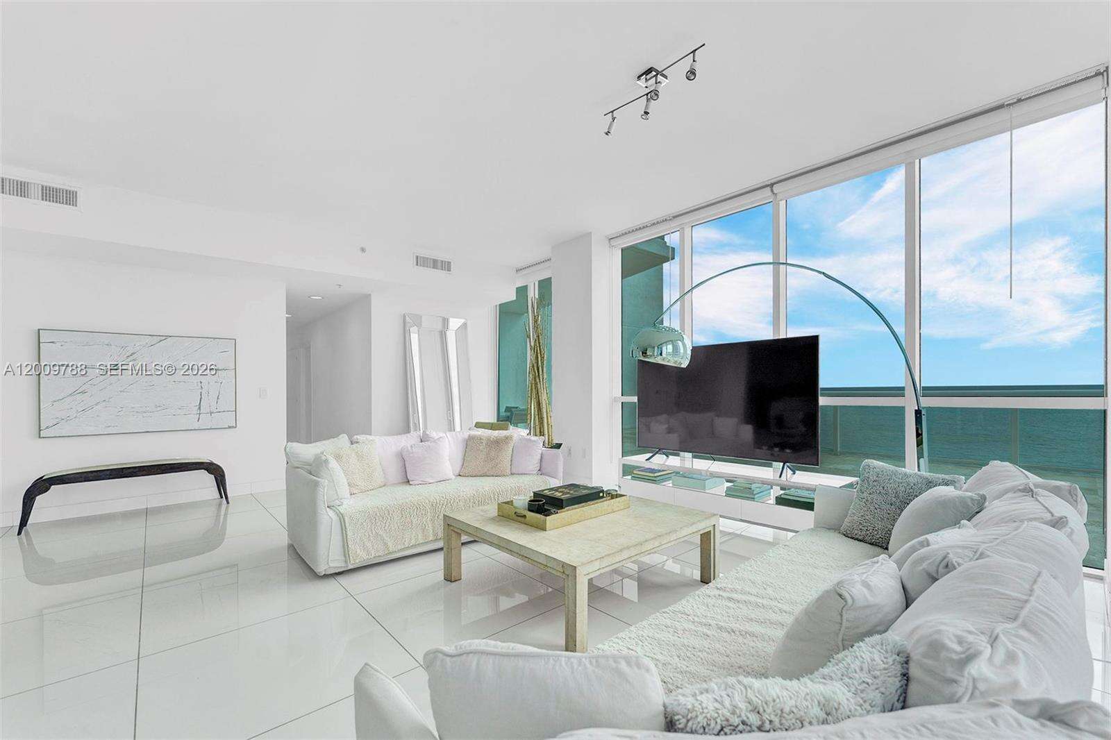 Continuum Unit #2102 | Picture 6