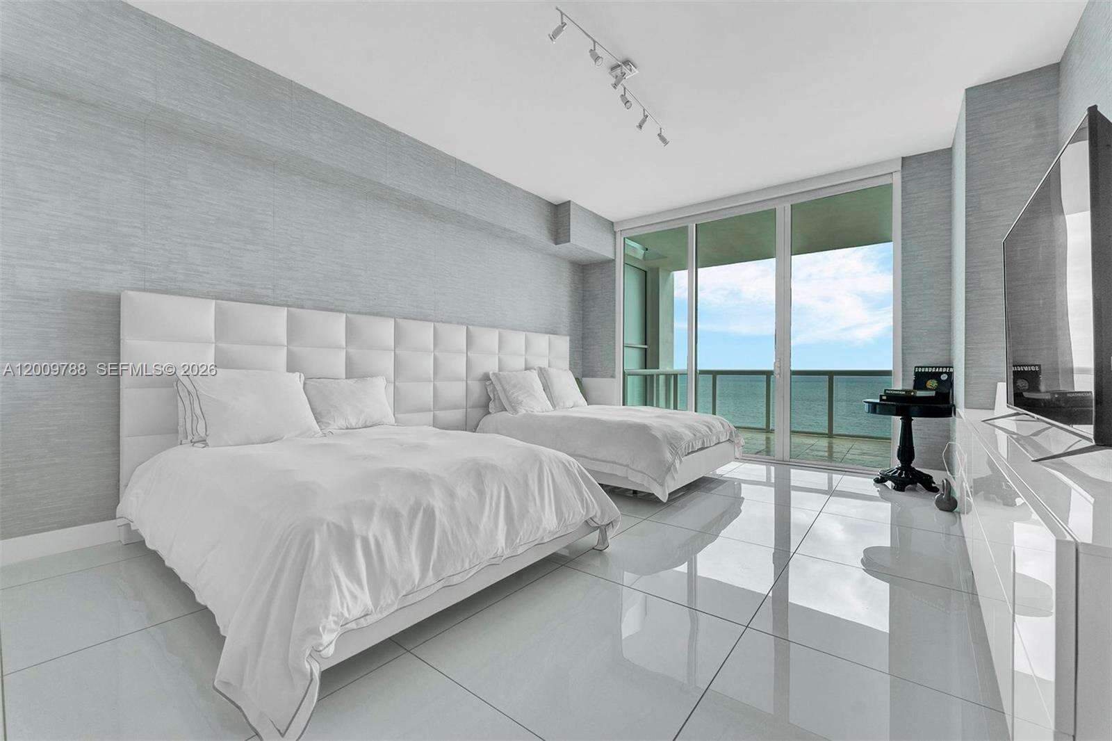 Continuum Unit #2102 | Picture 10