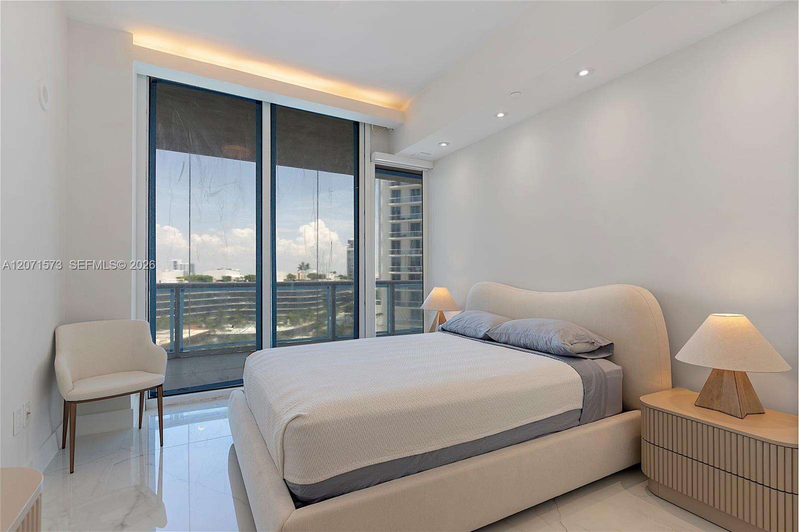 Continuum Unit #910 | Picture 35